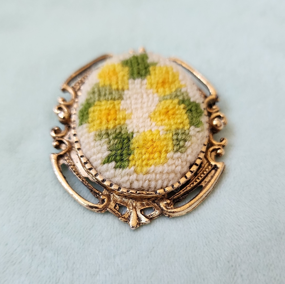 Vintage Needle Point Frame Brooch Yellow Floral Gold Antique Pin Embroidered - Picture 8 of 8